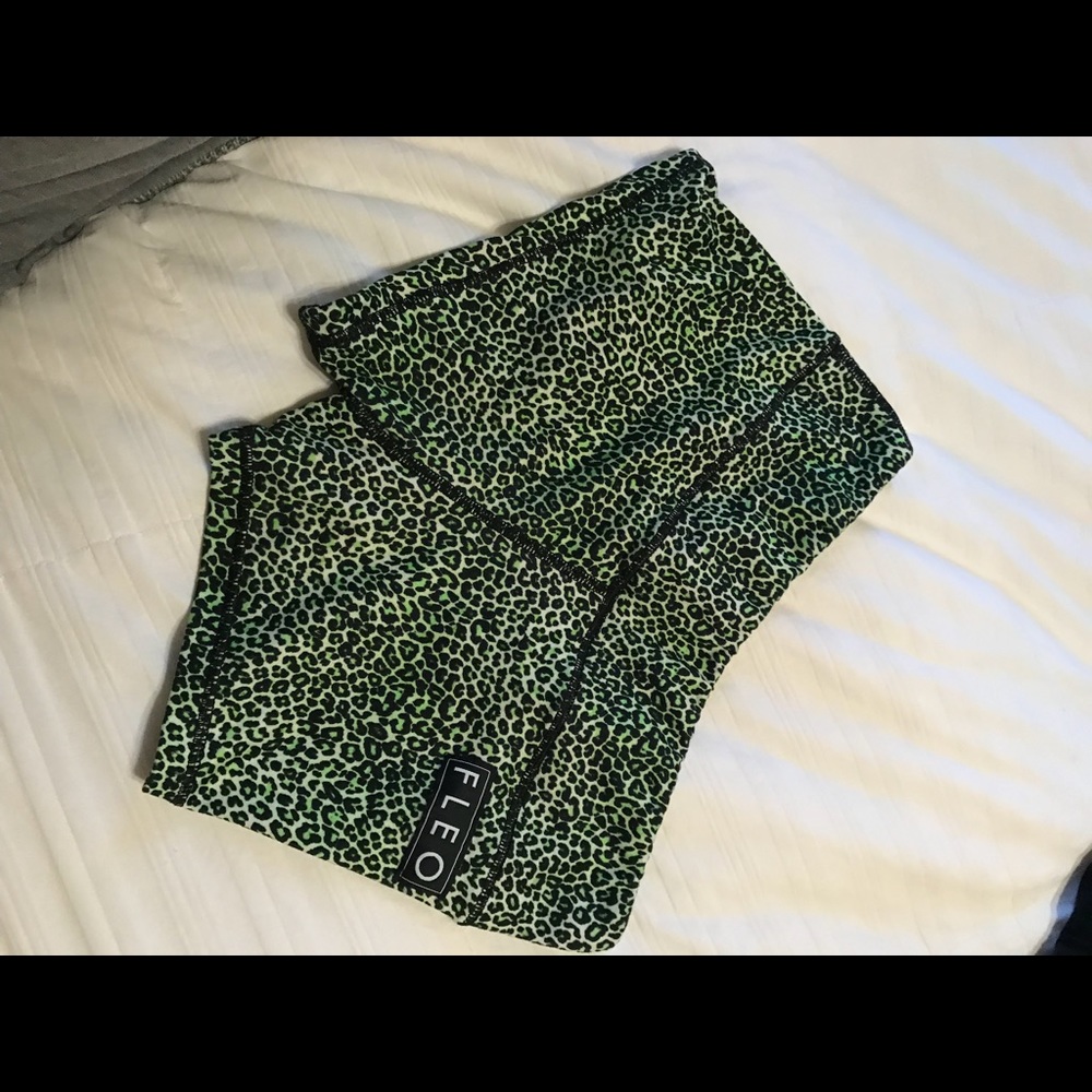 Fleo booty shorts